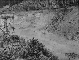 Bergbau : Blick in eine Grube
