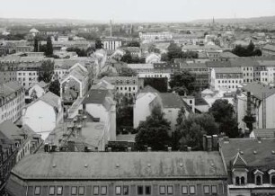 Böhmische Straße u. Hofseite der Wohnhäuser Rothenburger Straße. Blick vom Turm der Martin-Luther-Kirche