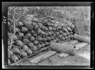 Im Fasses-Wald [bei Douaumont (Dep. Meuse, Frankreich), nicht näher identifizierbar]