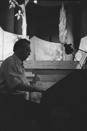 Szenenbilder aus "Les petits riens", Ballett von Jean-Georges Noverre mit Musik von Wolfgang Amadeus Mozart. Staatsoper Berlin im Apollo-Saal, 1968.09.05/1968.09.12 (Erstaufführung 10.09.1968)