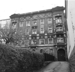 Bad Schandau, Marktplatz 3. Ehemaliges Hotel, jetzt Wohnhaus (1890/1899). Elbseite. Ansicht von Süden