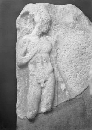 Weihrelief mit Jünglingsgestalt