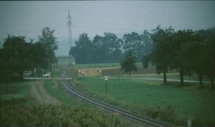 Barabein Lok 251 903 Güterzug Schmalspurstrecke Bahnübergang