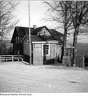 Deutschland. Dienstgebäude der Reichsbahn Agentur. Straßenansicht