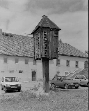 Goldbach-Weickersdorf (Kr.Bischofswerda). Vierseithof mit Gasthof "Erbgericht", Dorfstr.33/35. 1797. Seitengebäude (Hofansicht und Taubenhaus)