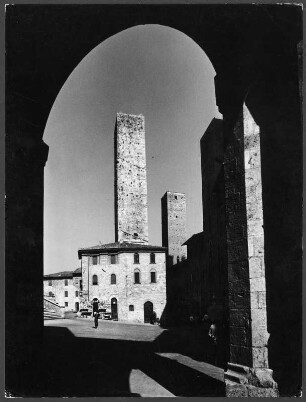 Geschlechtertürme am Domplatz von San Gimignano