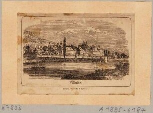 Schloss Pillnitz bei Dresden von Nordwesten über die Elbe mit Gondeln und Segelboot gesehen