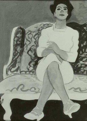Frau auf Sofa