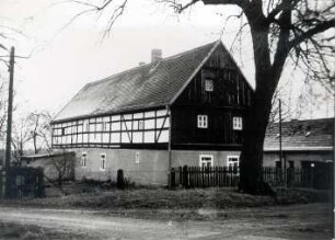 Fachwerkhaus in Zeißholz : Bauwesen - Wohnung, Exterieur. Ort: Ćisow / Zeißholz. Fachwerkhaus, unterer Teil verputzt, oberer Giebelbereich verbrettert