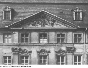 Bautzen, Innere Lauenstraße 2. Wohnhaus mit Laden ((sogenanntes Grütznersches Haus) 1720/1724). Fassadendetail der Ostseite mit Spitzgieber