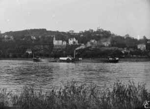 Dresden-Blasewitz. Elbe mit Lastkahn