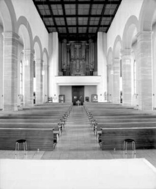 Kath. Pfarrkirche Mariae Namen (Kirche, kath.); Hanau, Dechant-Theodor-Weidner-Platz