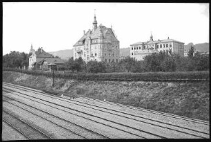 Radebeul. Rathaus und Schule