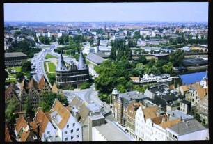 Lübeck: Holstentor, vom Turm der Marienkirche