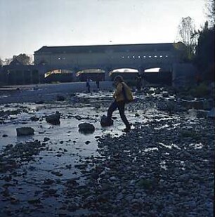 Hansjakob, Gottfried; München - Oberföhring; Isarinsel - Isar, Kiesbett, Blick auf Stauwehr Oberföhring