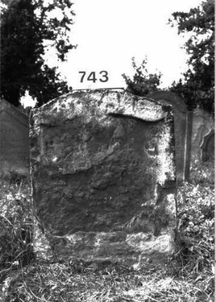 Grabstein 743