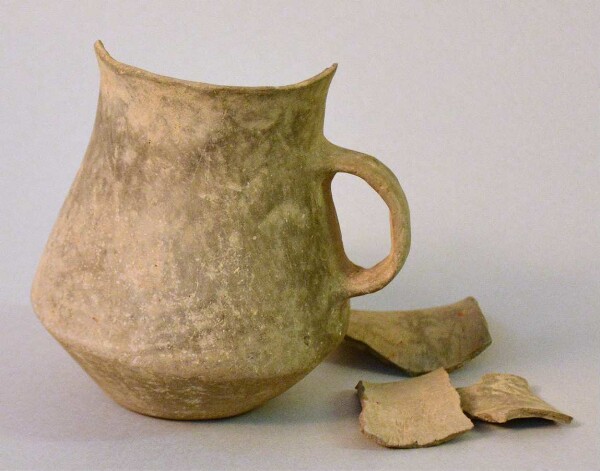 Clay vessel with handle