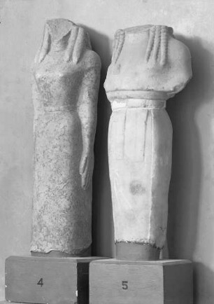 Kore im Peplos aus dem Heiligtum des Apollon Ptoios