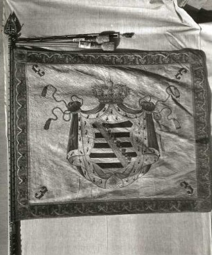Fahne des 3. Infanterie-Regiments Nummer 102, I. Bataillon : Fahne des 3. Infanterie-Regiments Nummer 102, I. Bataillon. Vorderseite. Dresden: Armeemuseum