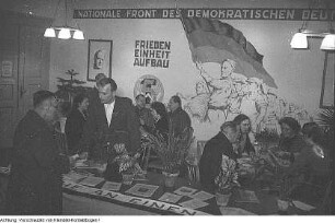Dresden, Bodenbacher Straße. "Aufklärungslokal" der Nationalen Front (NF), 1951