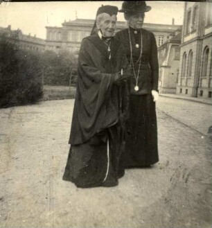 Viktoria-Pensionat. Großherzogin Luise und Frau Oberin Emilie von Göler