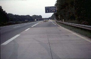 Einfahrt in Nebenfahrbahn Ost (Basel Richtung Karlsruhe) von Hauptfahrbahn Ost (Basel Richtung Karlsruhe)