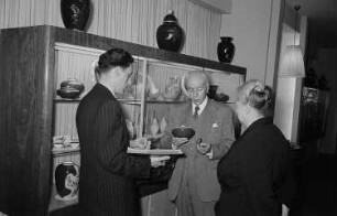 Messe, Präsentation von Dekorationsgegenständen aus Porzellan und Steinzeug