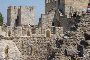 Lissabon - Burgmauer : Lissabon, innere Mauern der Burganlage Castelo Sao Jorge, aufgenommen 2006