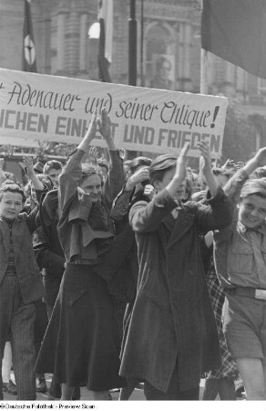 Demonstrierende im Demonstrationszug