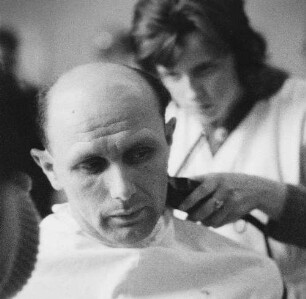 Niesky. Beim Friseur