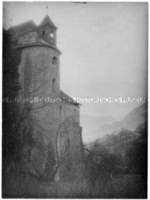 Burg im Gebirge