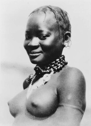 Frauenportrait : Portrait einer Frau aus einem Bantu-Volk