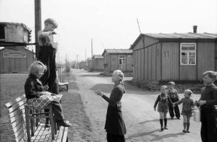 Freiburg: Flüchtlingslager Betzenhausen. Kinder spielen