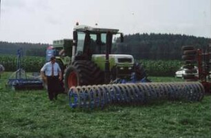 Fotografie: Drillkombination, Drillsaat, Pneumatische Verteilung, Frontpacker, Kreiselegge, Systemtraktor