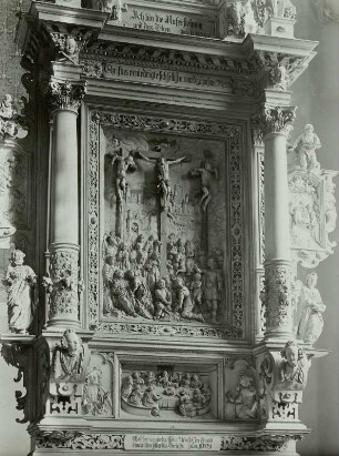 Protestantischer Altar : Detail: Kreuzigungsrelief