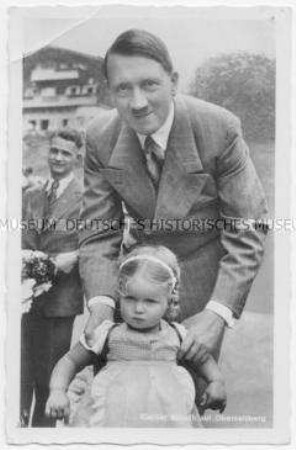 Adolf Hitler mit kleinem Mädchen