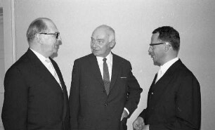 Ruhestand für den Leiter des Hauptzollamts Karlsruhe, Oberregierungsrat Helmut Klingemann.