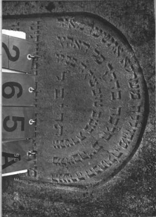 Grabstein 265 (Index: 100009253) Zustand: Rückseite: zum Teil abgebröckelt Maße HxBxT: 108x69x9 cm: Grabstein 265A