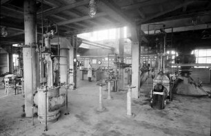 Freiburg: Gaswerk, Kommandoraum des neues Gaswerks, Vordergrund Automaten