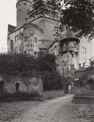 Rochsburg, Schloss Unteres Tor mit Torturm