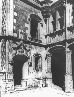 Blois, Schloss, Flügel Louis XII., Ecke Foix-Turm, Erweiterungsbauten unter Franz I ab 1515, Arbeiten vermtl. 1524 eingestellt