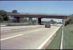 Hauptfahrbahn Ost (Karlsruhe Richtung Frankfurt): Brücke von Süden