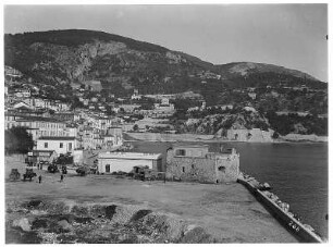 Villefranche-sur-Mer. Blick über den Hafen zur Stadt