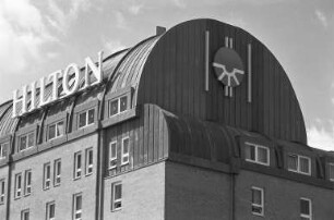 Hotel "Hilton international" am Mendelssohnplatz auf dem Gelände des ehemaligen Hotels am Theater in der Rüppurrer Straße