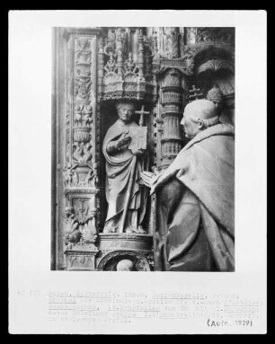 Linker Eckpfeiler mit Heiligem Augustin