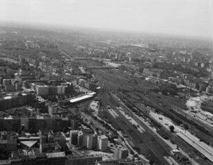 Luftaufnahme, Blick von Nord-Westen auf die Yorkbrücken. Berlin-Schöneberg, Yorkstraße