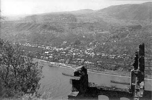 Ortsansicht über den Rhein von der Burg Liebenstein