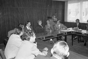 Redaktionskonferenz von Staatssekretärin Marie Schlei bei den "Badischen Neuesten Nachrichten" im Rahmen des Bundestagswahlkampfs 1976