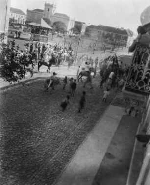 Karneval in Praia : Straßenszene in Praia mit Karnevalsfeier.