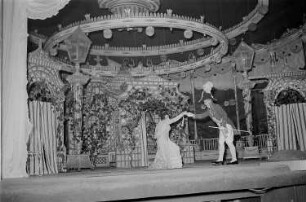 Szenenbilder aus der Operette "Wiener Blut" von Johann Strauß an der Städtischen Oper (heute Deutsche Oper) Berlin : Szenenbild